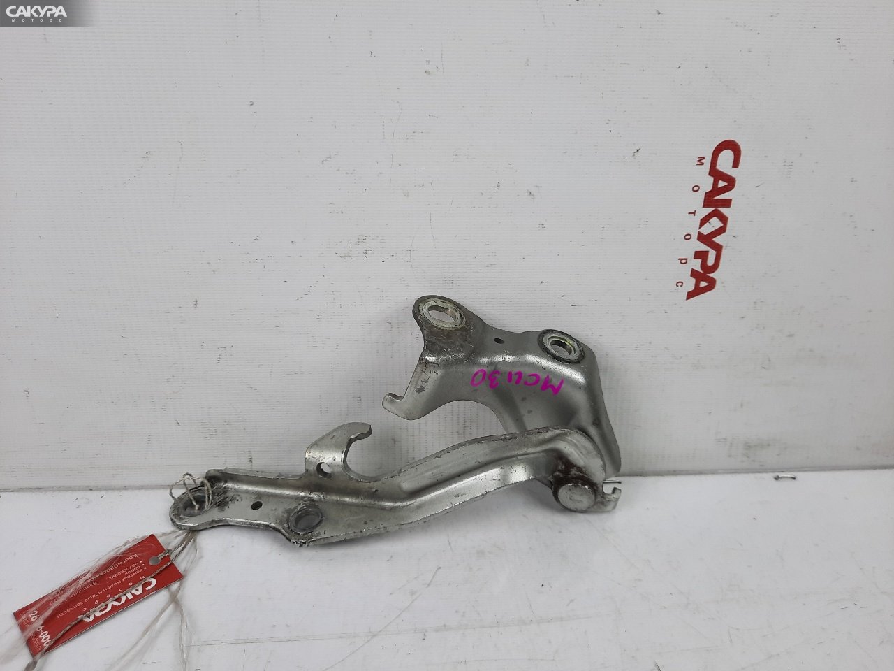 Кронштейн капота левый Toyota Harrier MCU30W 1MZ-FE: купить в Сакура Красноярск.