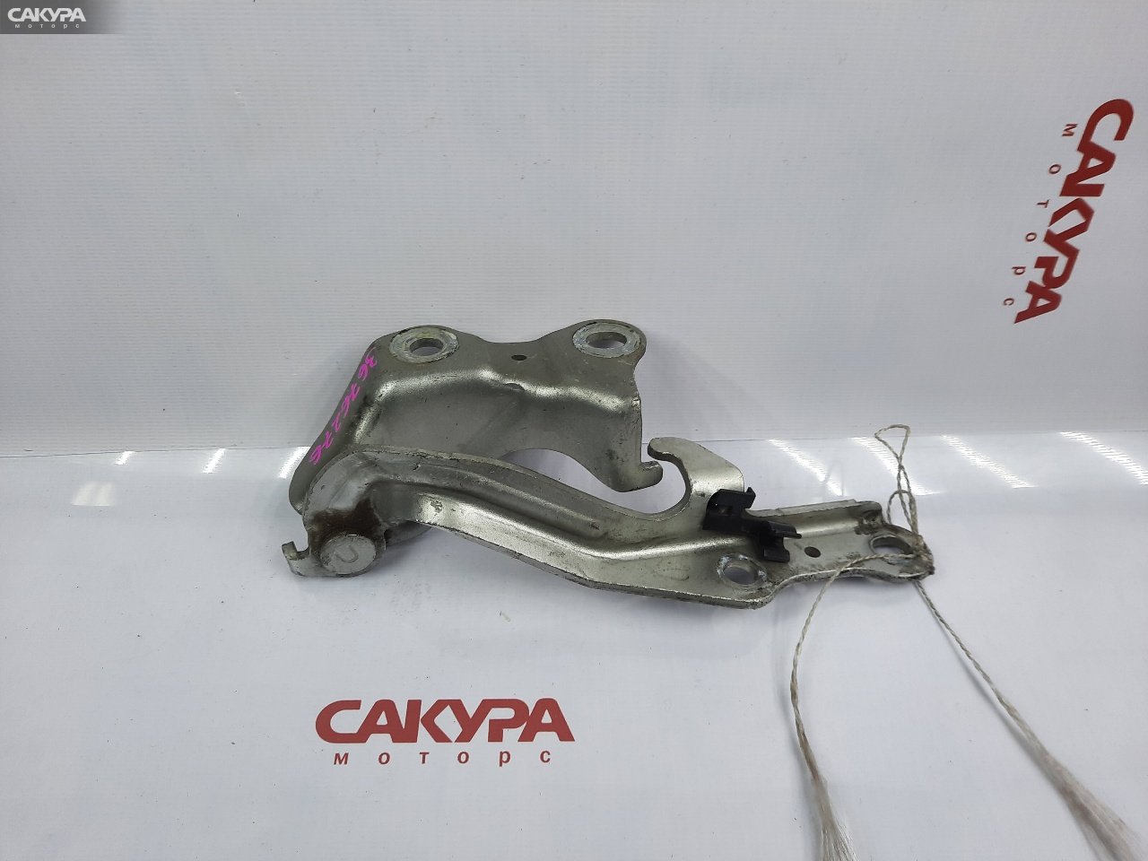 Кронштейн капота правый Toyota Harrier MCU30W 1MZ-FE: купить в Сакура Красноярск.