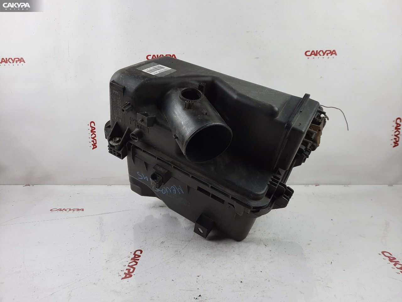 Корпус воздушного фильтра Toyota Harrier MCU30W 1MZ-FE: купить в Сакура Красноярск.