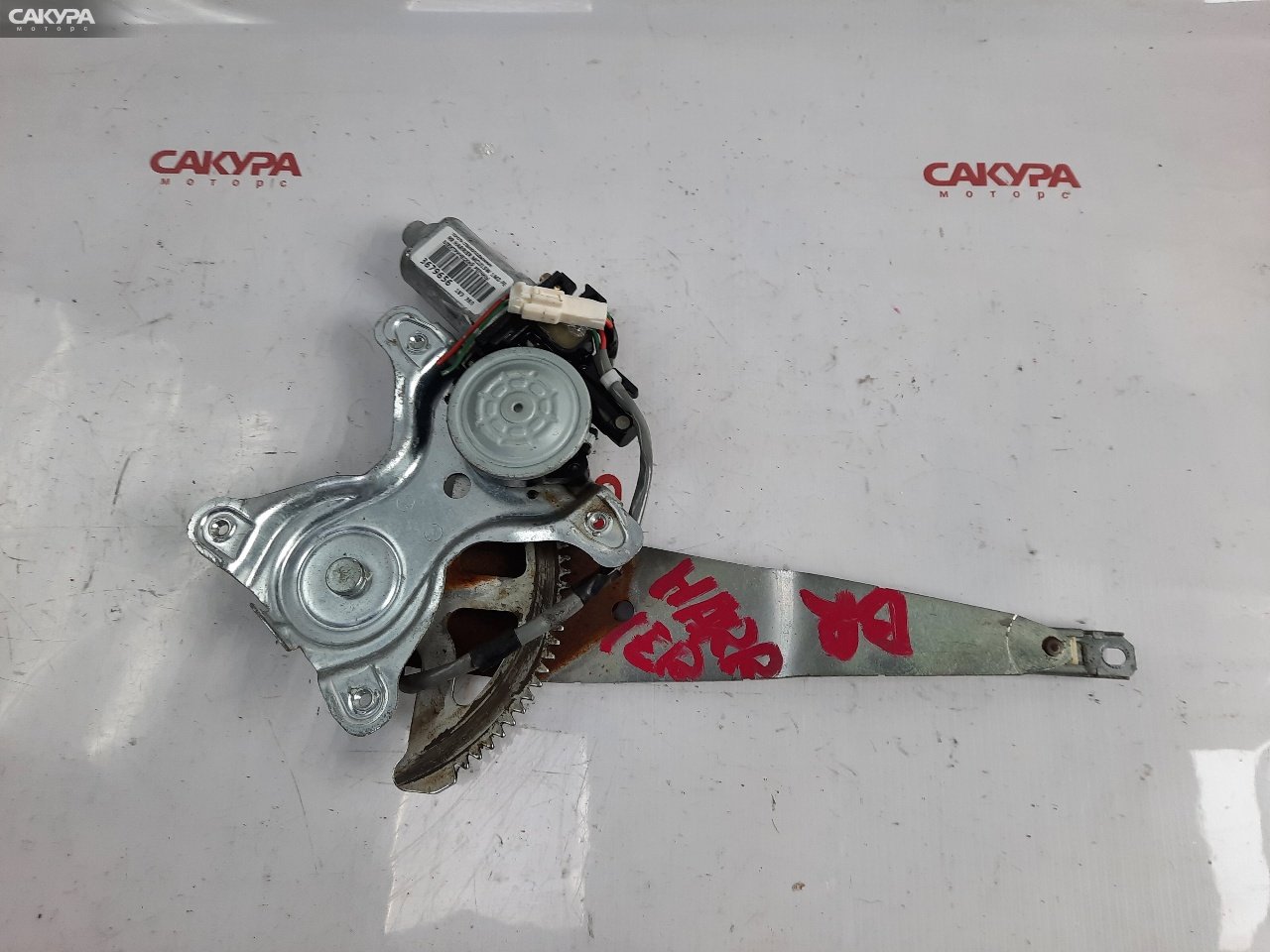 Стеклоподъемник задний правый Toyota Harrier MCU15W 1MZ-FE: купить в Сакура Красноярск.