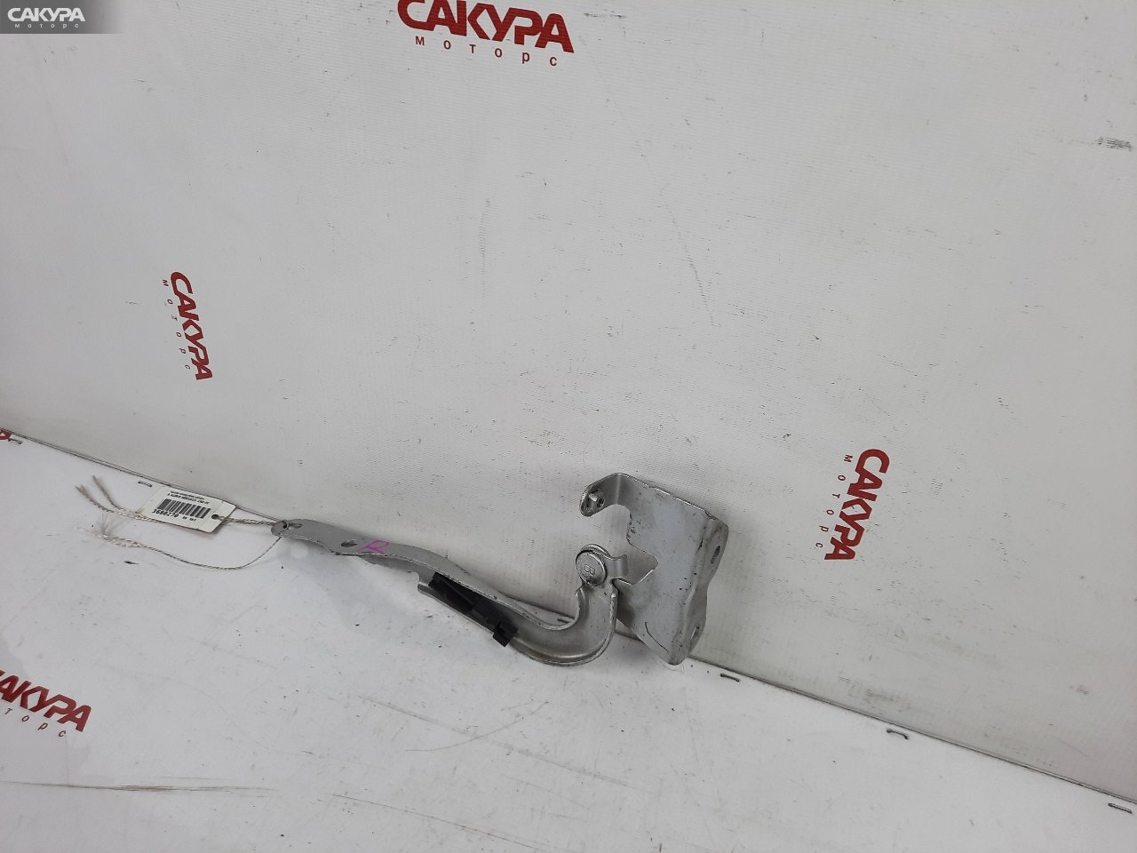 Кронштейн капота правый Toyota Auris NZE151 1NZ-FE: купить в Сакура Красноярск.