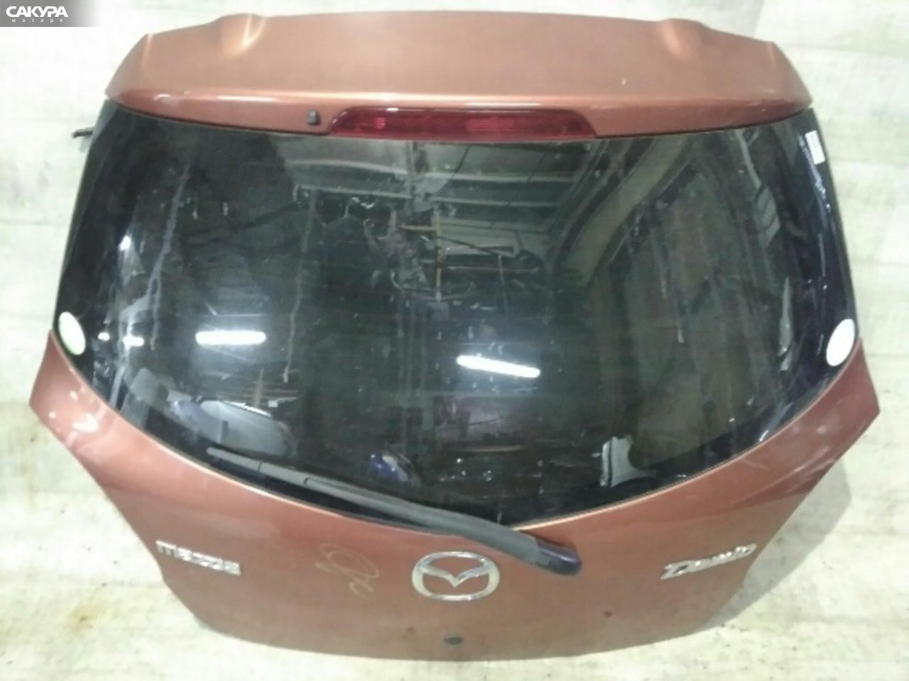 Дверь багажника Mazda Demio DE3FS ZJ-VE: купить в Сакура Красноярск.