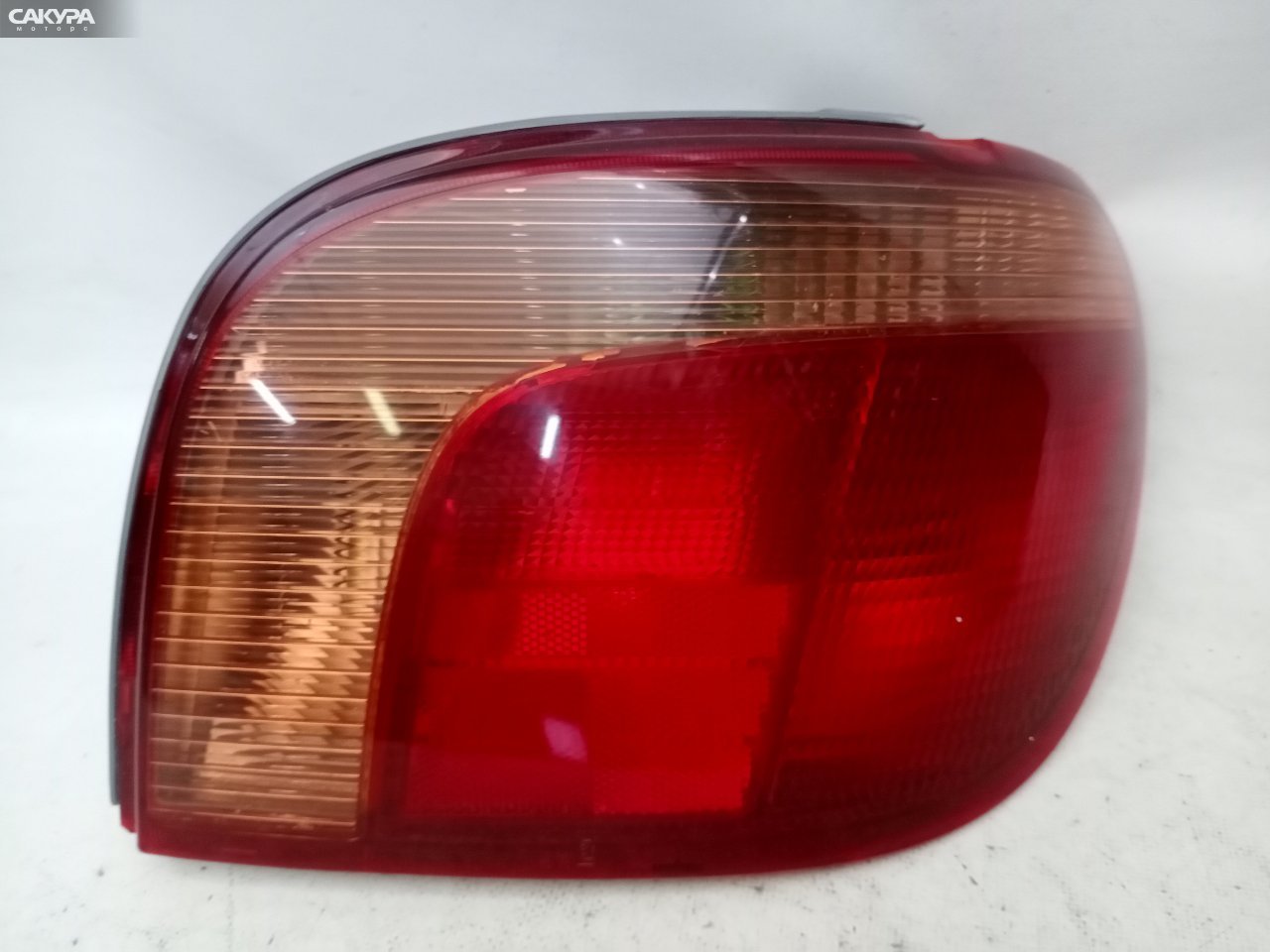 Фонарь стоп-сигнала правый Toyota Vitz SCP13 2SZ-FE 52-041: купить в Сакура Красноярск.