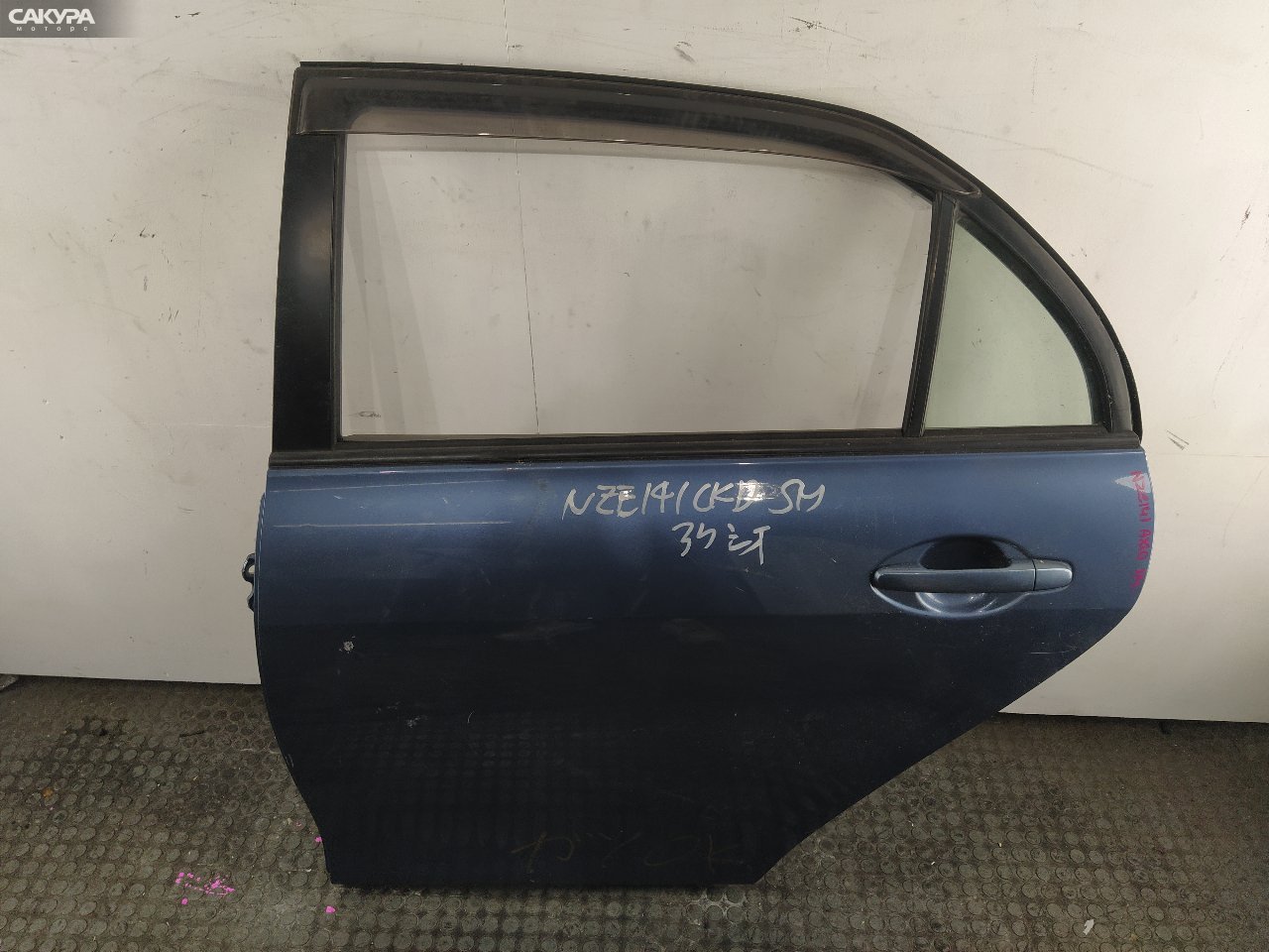 Дверь боковая задняя левая Toyota Corolla Axio NZE141 1NZ-FE: купить в Сакура Красноярск.