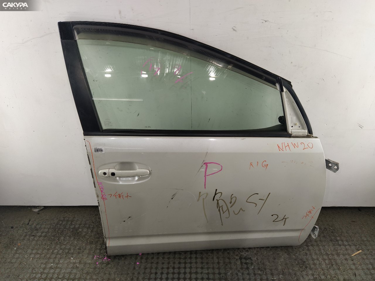 Дверь боковая передняя правая Toyota Prius NHW20 1NZ-FXE: купить в Сакура Красноярск.