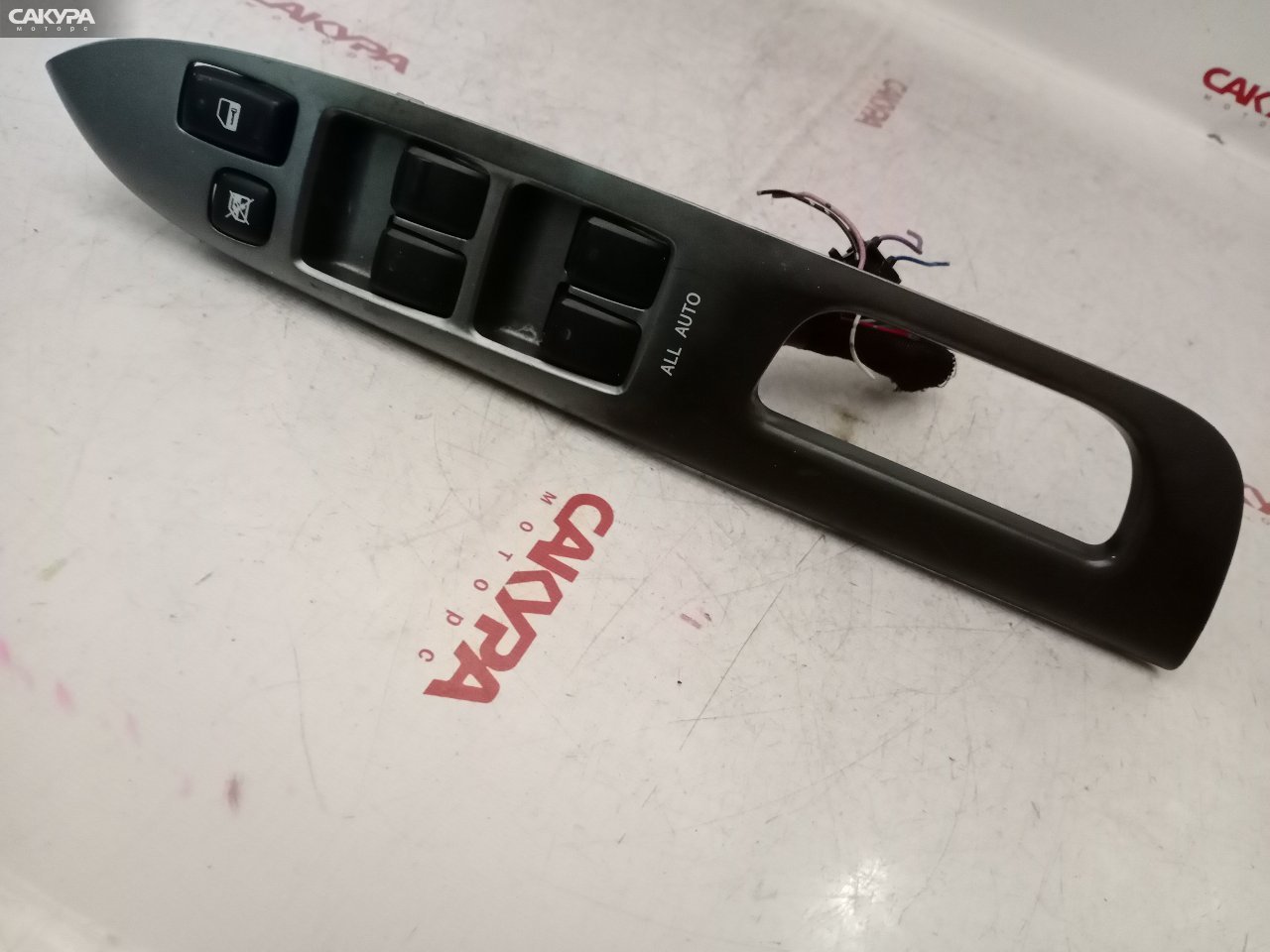 Блок управления стеклоподъемниками передний правый Toyota Wish ZNE10G 1ZZ-FE: купить в Сакура Красноярск.