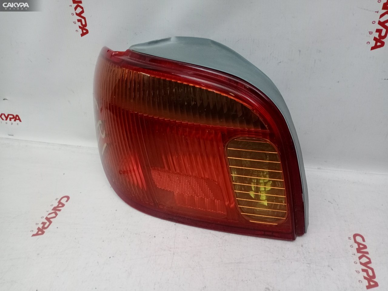 Фонарь стоп-сигнала левый Toyota Vitz NCP10 2NZ-FE 52-049: купить в Сакура Красноярск.