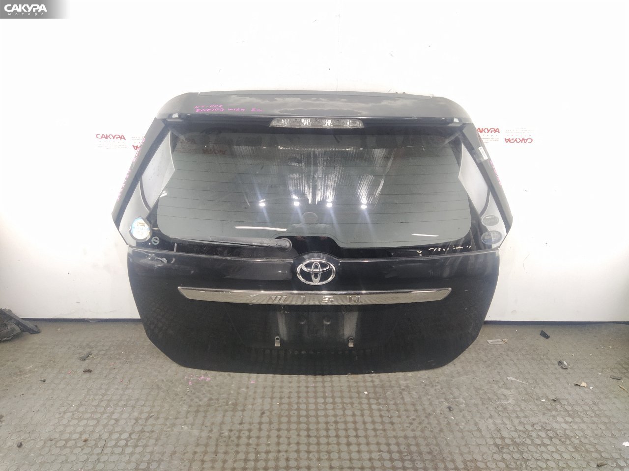 Дверь багажника Toyota Wish ZNE10G 1ZZ-FE: купить в Сакура Красноярск.