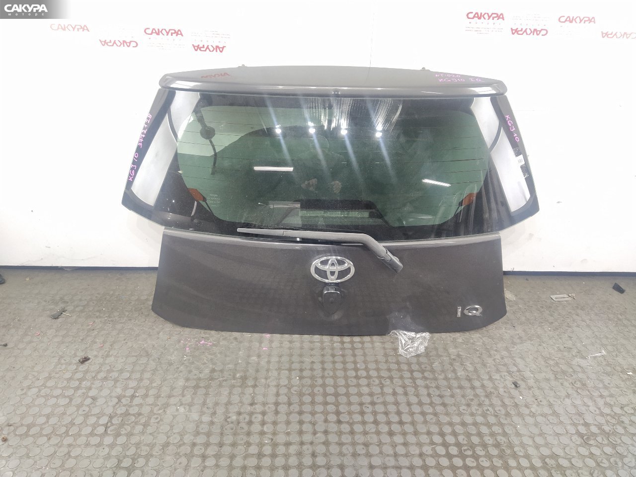 Дверь багажника Toyota IQ KGJ10 1KR-FE: купить в Сакура Красноярск.