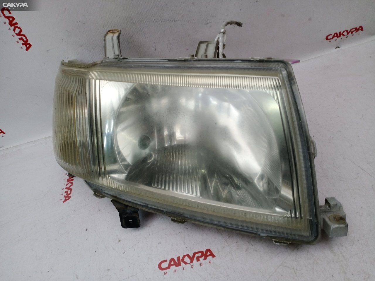 Фара правая Toyota Probox NCP51V 1NZ-FE 52-075: купить в Сакура Красноярск.