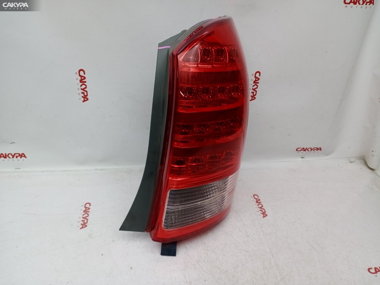 Фонарь стоп-сигнала правый Toyota Wish ZNE10G 1ZZ-FE 68-14: купить в Сакура Красноярск.