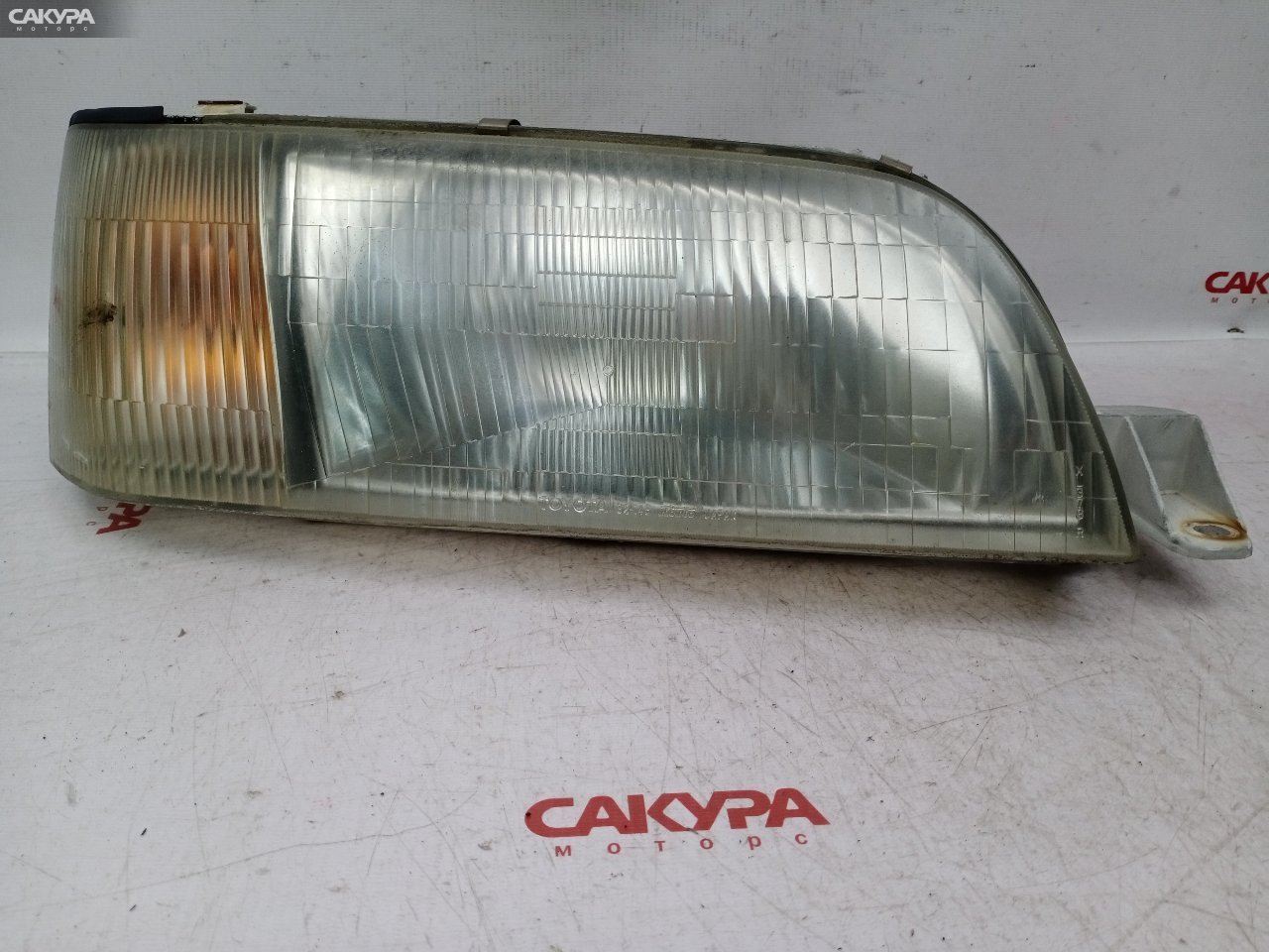 Фара правая Toyota Camry SV41 3S-FE 32-145: купить в Сакура Красноярск.