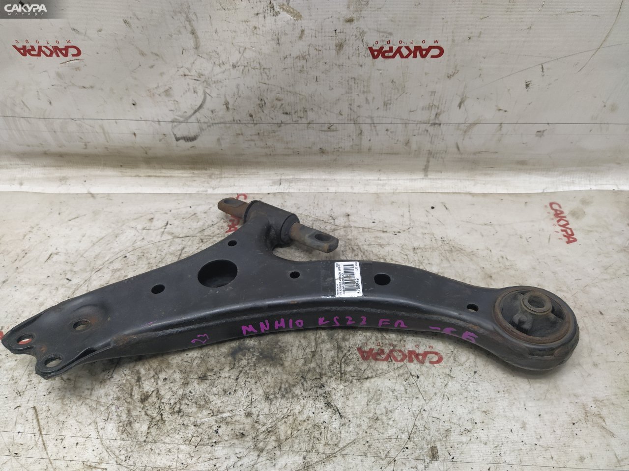 Рычаг подвески передний правый Toyota Alphard MNH10W 1MZ-FE: купить в Сакура Красноярск.