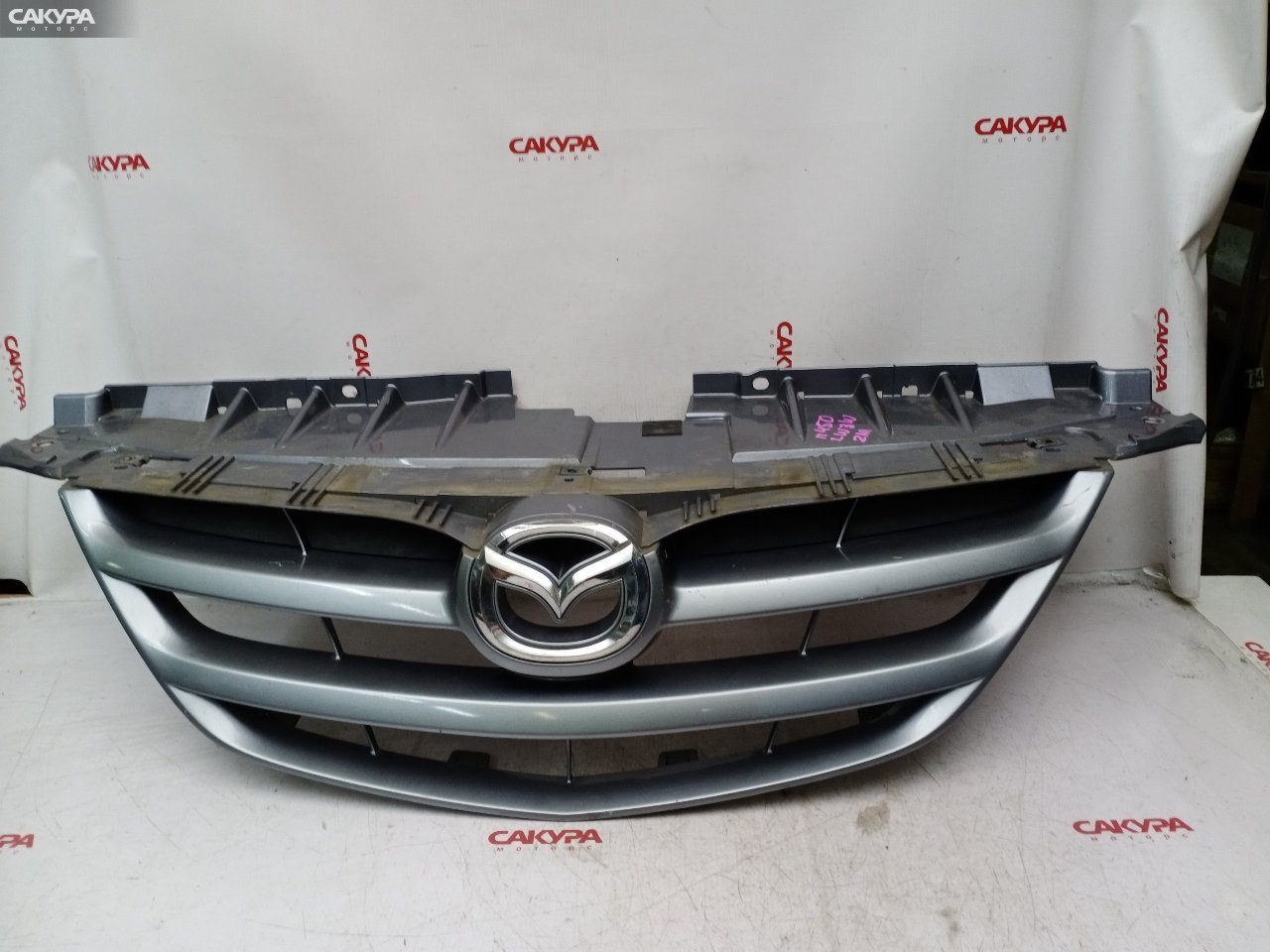 Решетка радиатора Mazda MPV LW3W L3-DE: купить в Сакура Красноярск.
