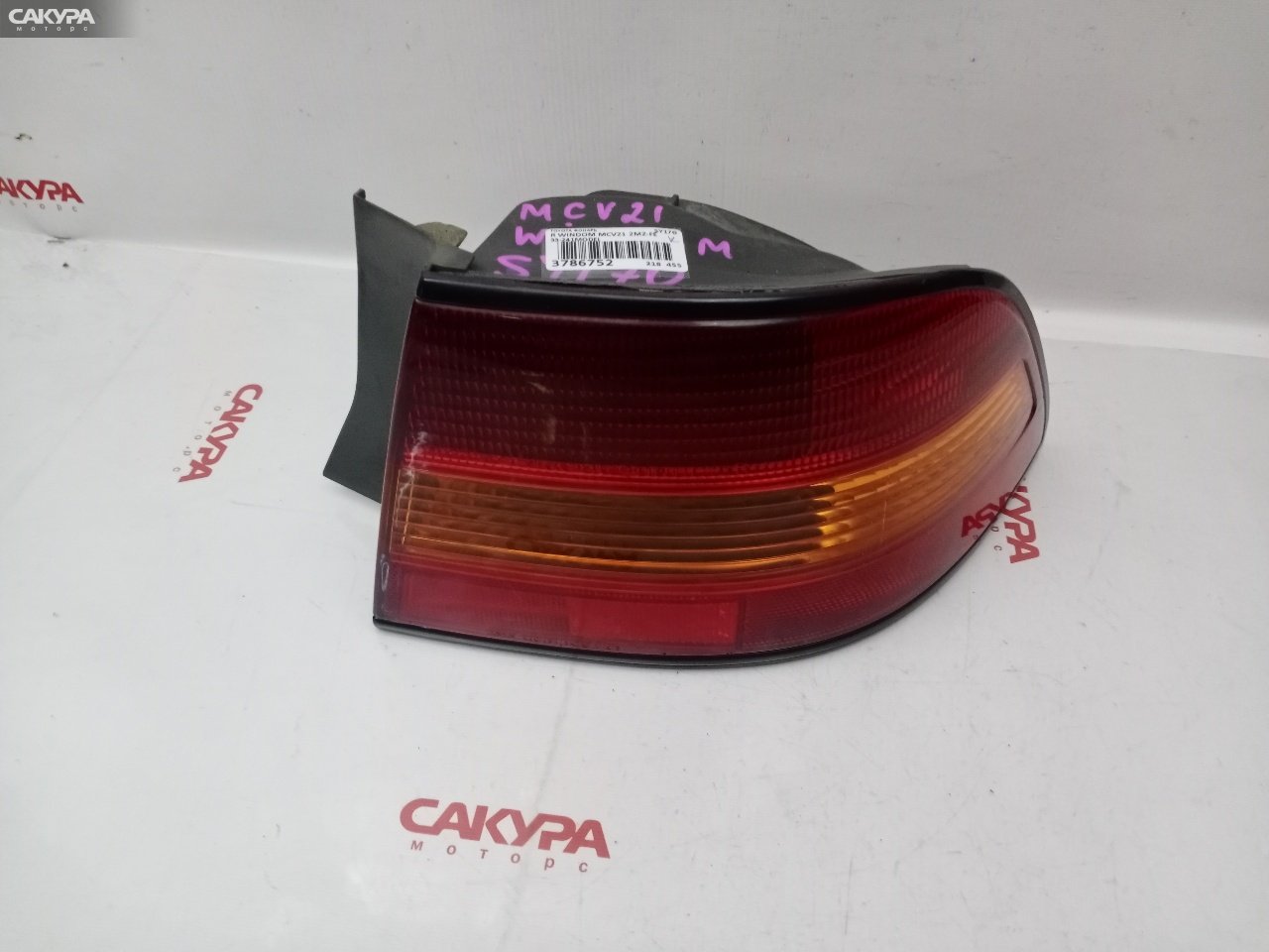 Фонарь стоп-сигнала правый Toyota Windom MCV21 2MZ-FE 33-24: купить в Сакура Красноярск.