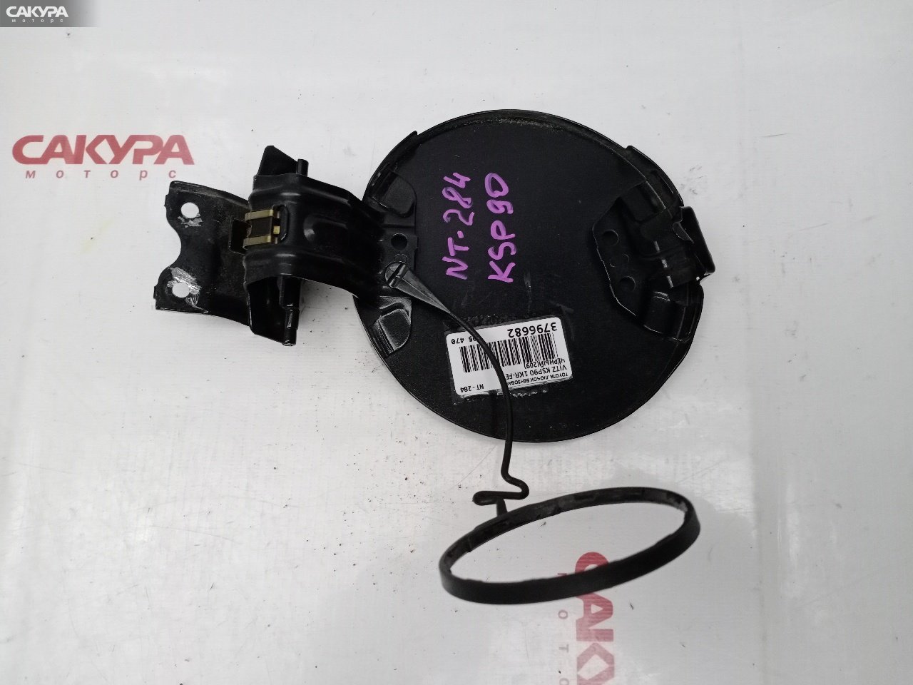 Лючок топливного бака Toyota Vitz KSP90 1KR-FE: купить в Сакура Красноярск.
