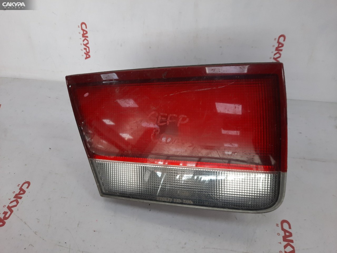 Фонарь вставка багажника левый Mazda Cronos GE8P 043-1399: купить в Сакура Красноярск.