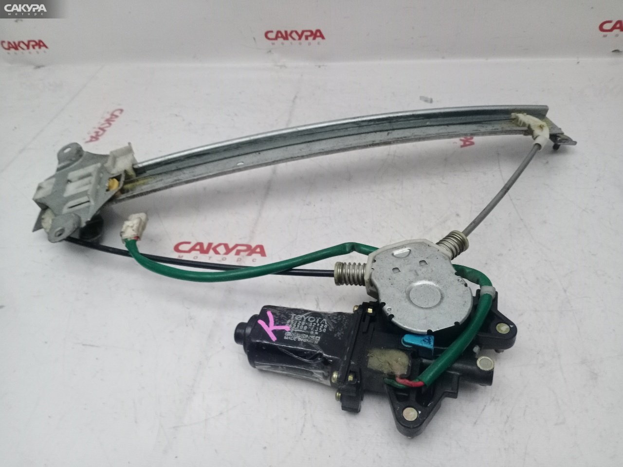 Стеклоподъемник задний левый Toyota Camry SV40: купить в Сакура Красноярск.
