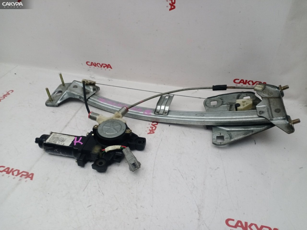 Стеклоподъемник задний левый Toyota Sprinter Marino AE101: купить в Сакура Красноярск.