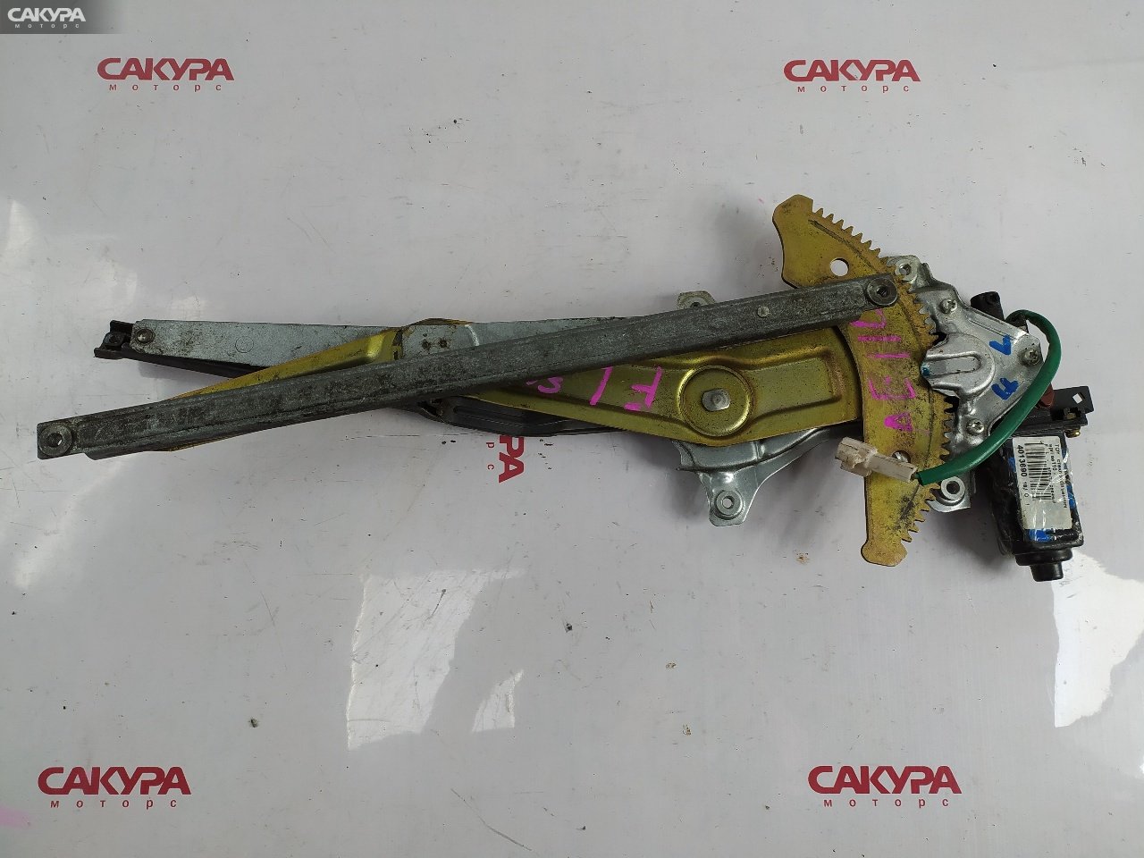 Стеклоподъемник передний левый Toyota Sprinter AE110: купить в Сакура Красноярск.