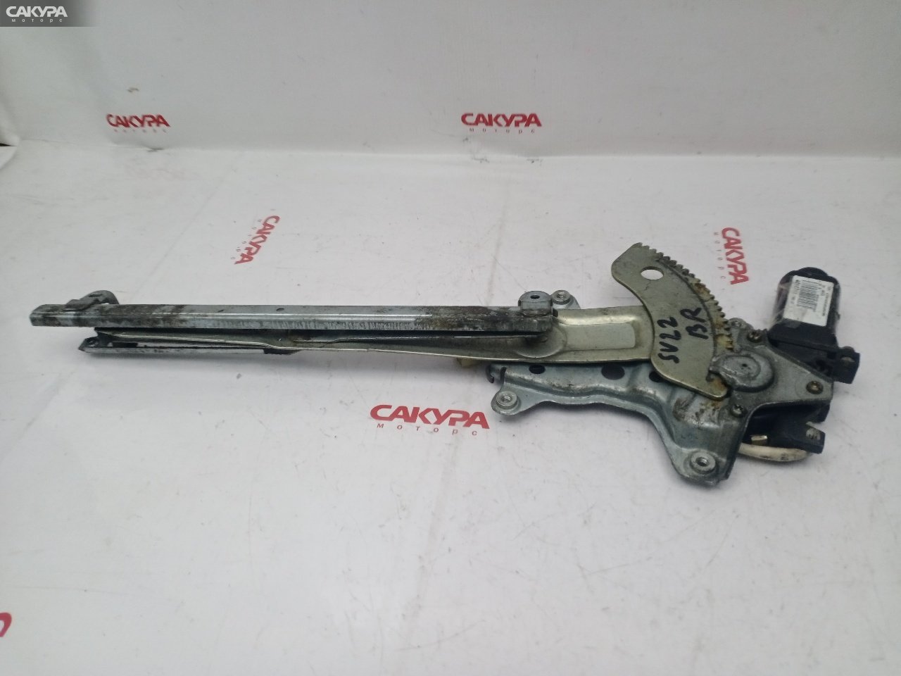 Стеклоподъемник задний правый Toyota Camry SV22: купить в Сакура Красноярск.