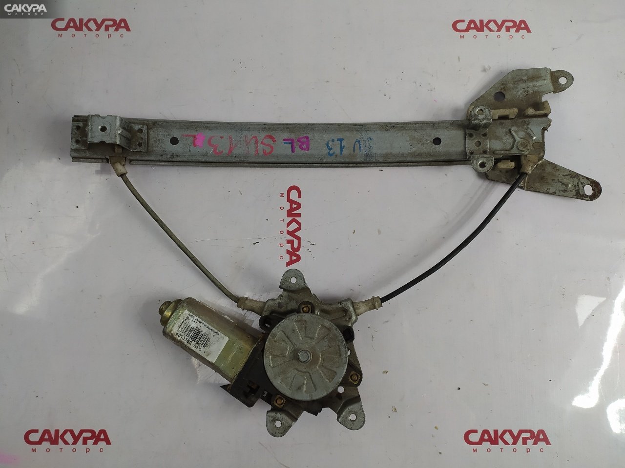 Стеклоподъемник задний левый Nissan Bluebird U13: купить в Сакура Красноярск.