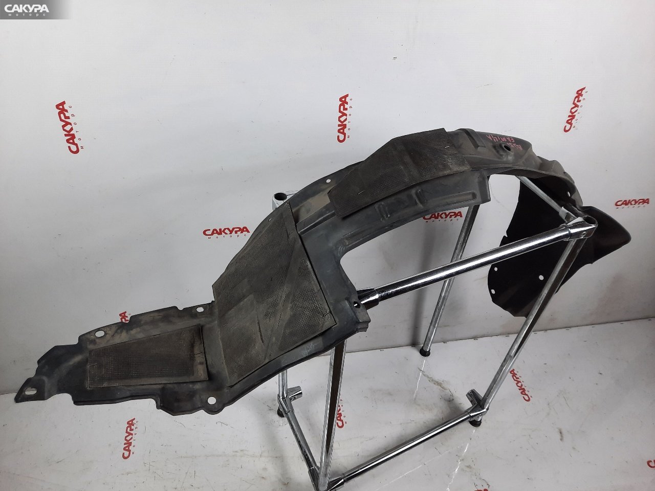 Подкрылок передний правый Mazda Familia BJ3P B3: купить в Сакура Красноярск.