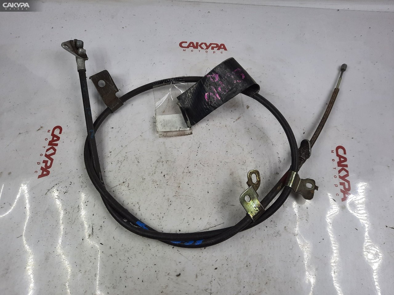 Трос ручника правый Toyota Vitz SCP10 1SZ-FE: купить в Сакура Красноярск.