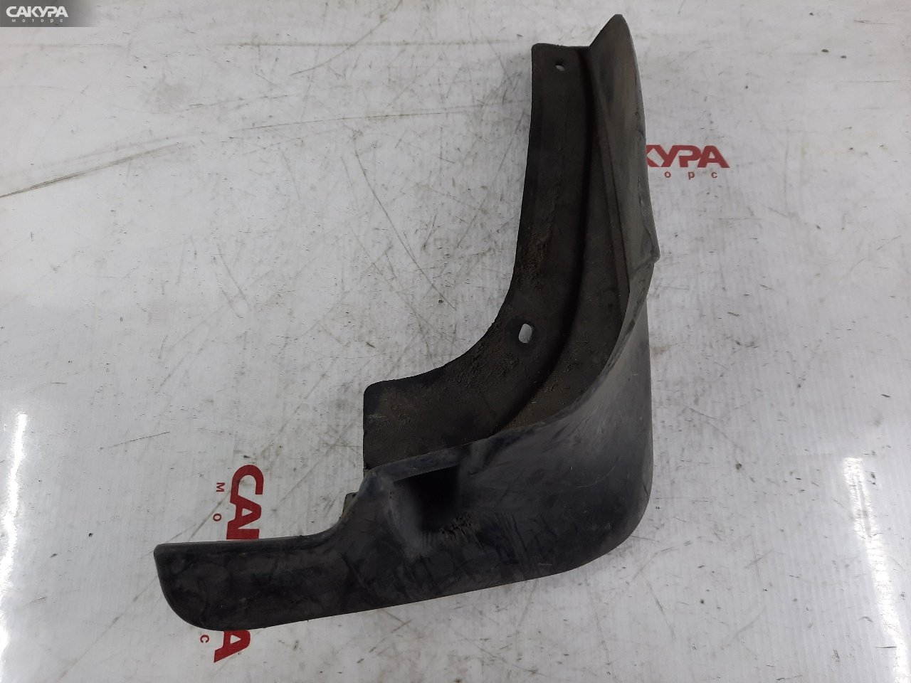 Брызговик передний правый Toyota Carina AT190 4A-FE: купить в Сакура Красноярск.