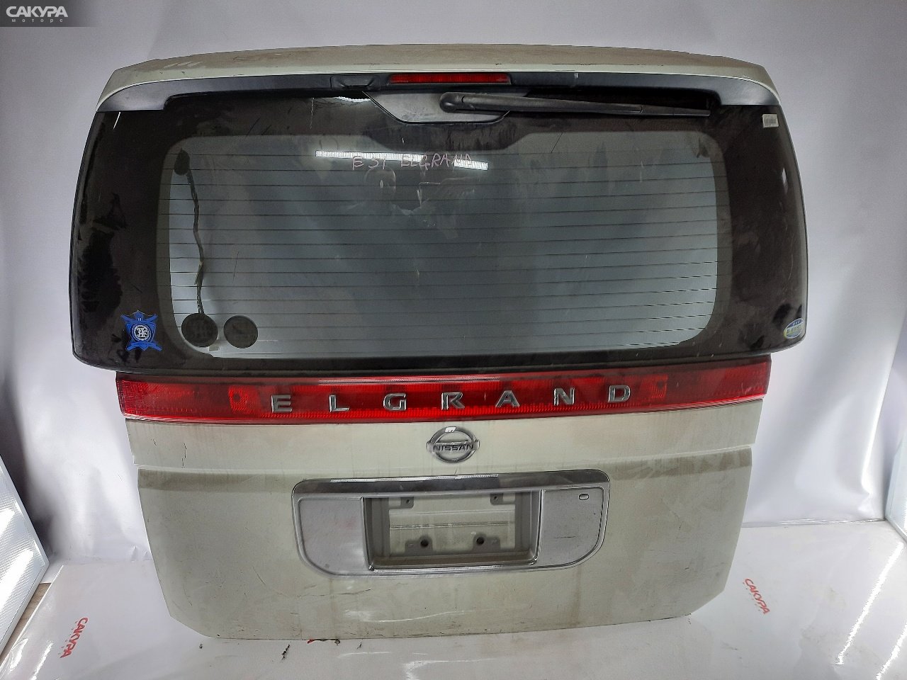 Дверь багажника Nissan Elgrand E51 VQ35DE: купить в Сакура Красноярск.
