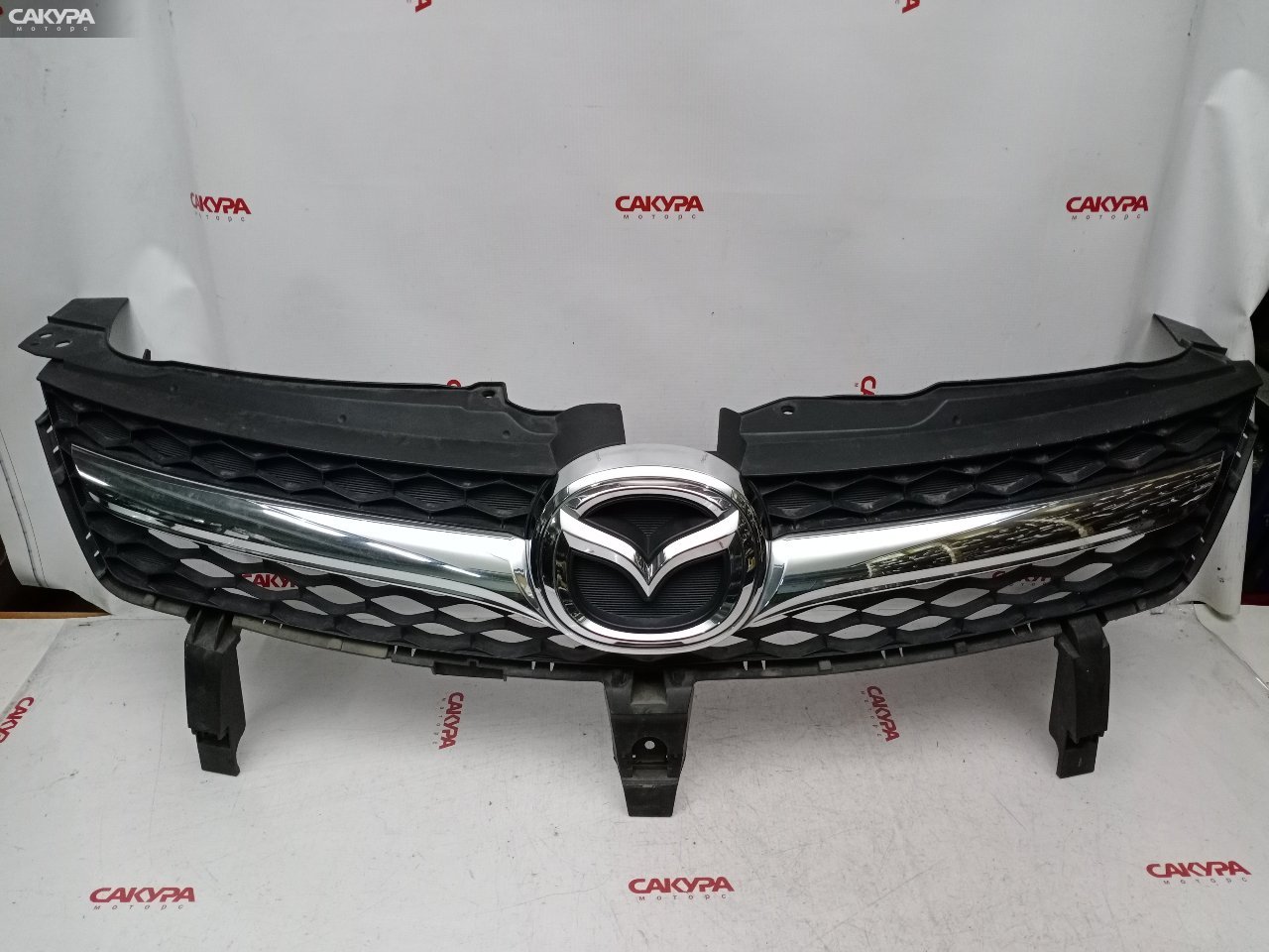 Решетка радиатора Mazda MPV LY3P L3-VE: купить в Сакура Красноярск.