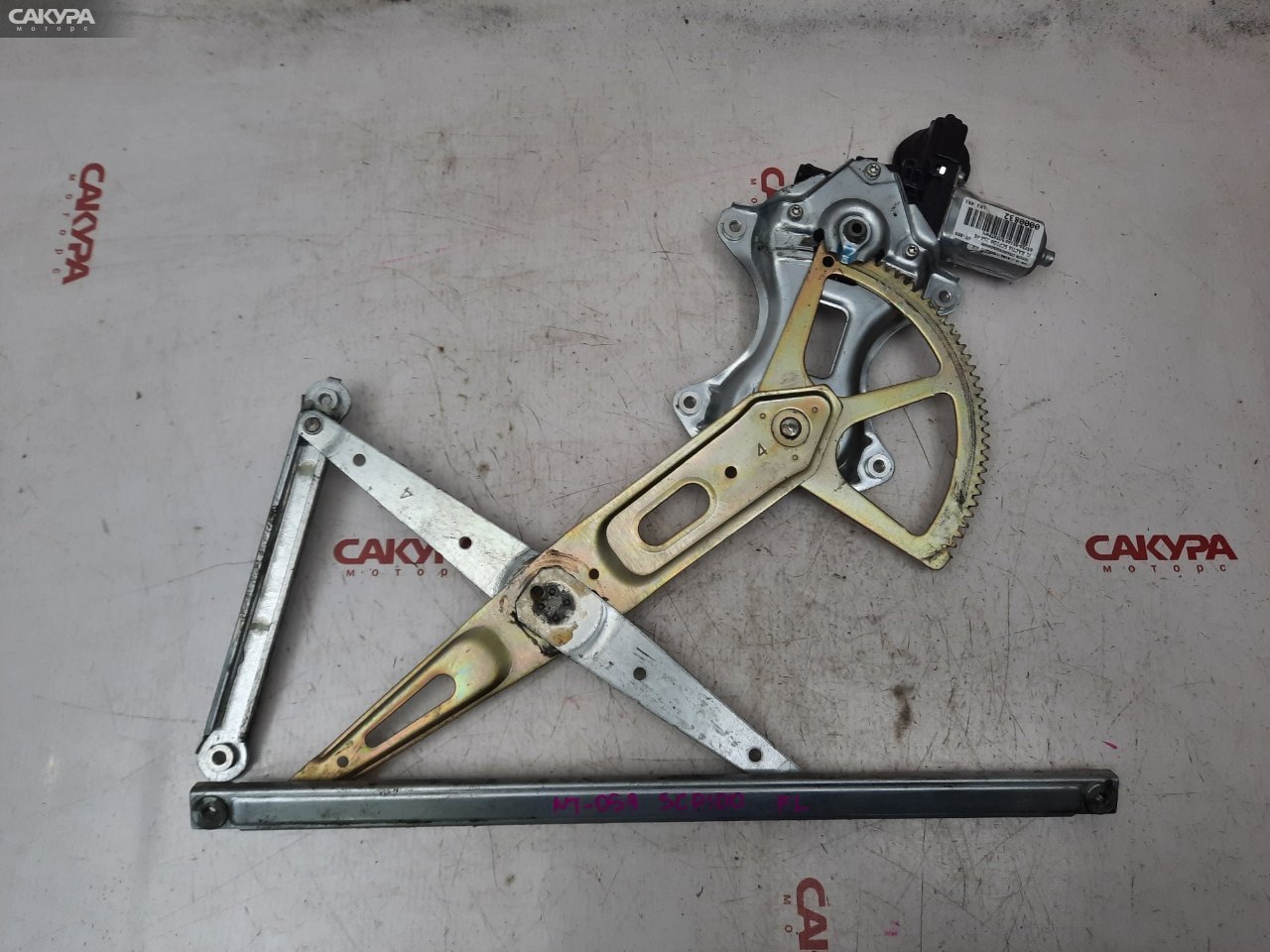 Стеклоподъемник передний левый Toyota Ractis SCP100 2SZ-FE: купить в Сакура Красноярск.