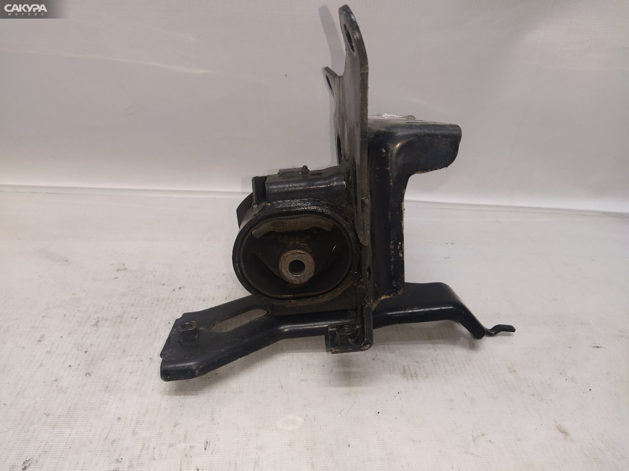 Подушка двигателя левая Toyota Ractis SCP100 2SZ-FE: купить в Сакура Красноярск.