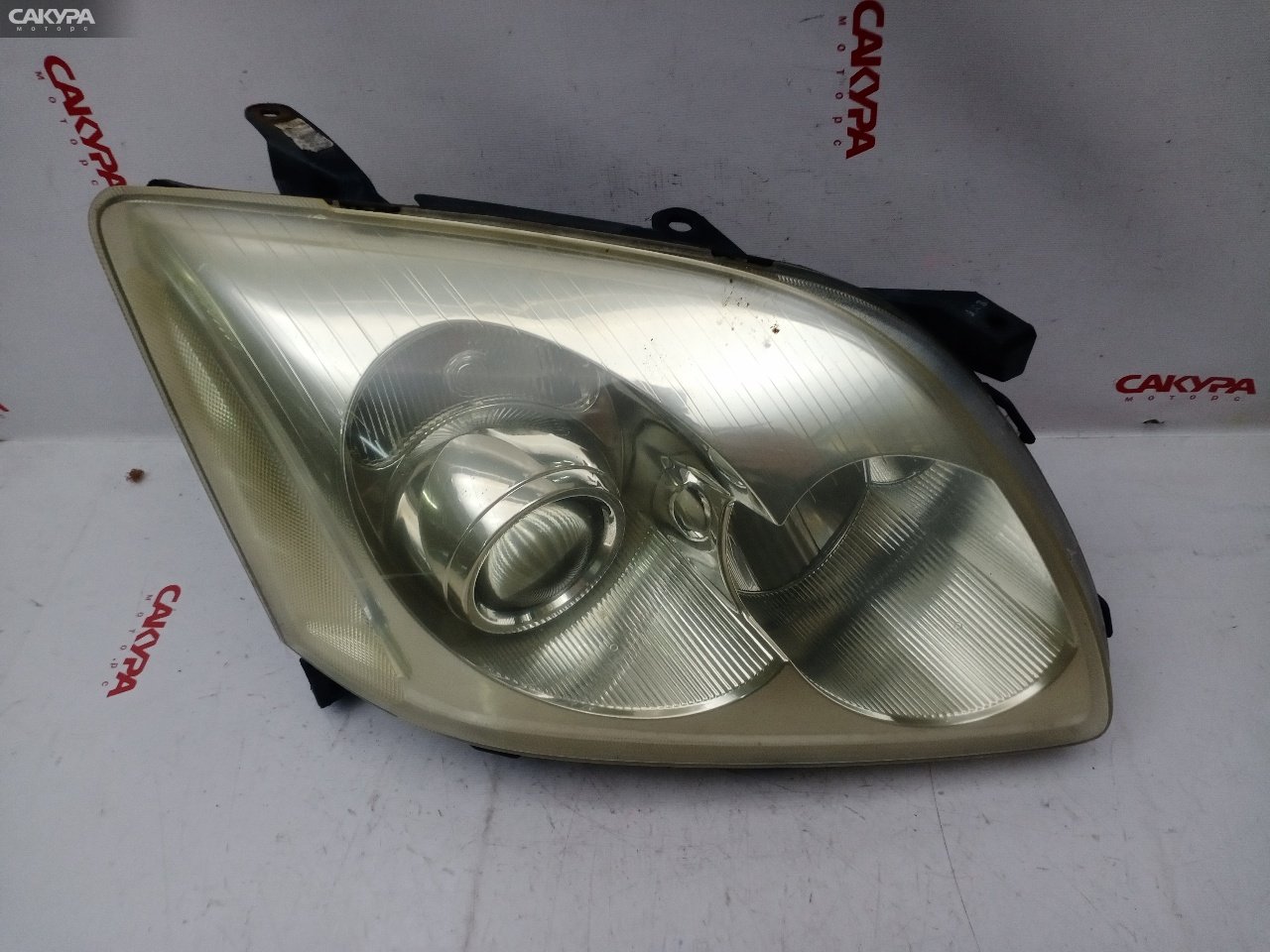 Фара правая Toyota Avensis AZT250 1AZ-FSE 05-42: купить в Сакура Красноярск.