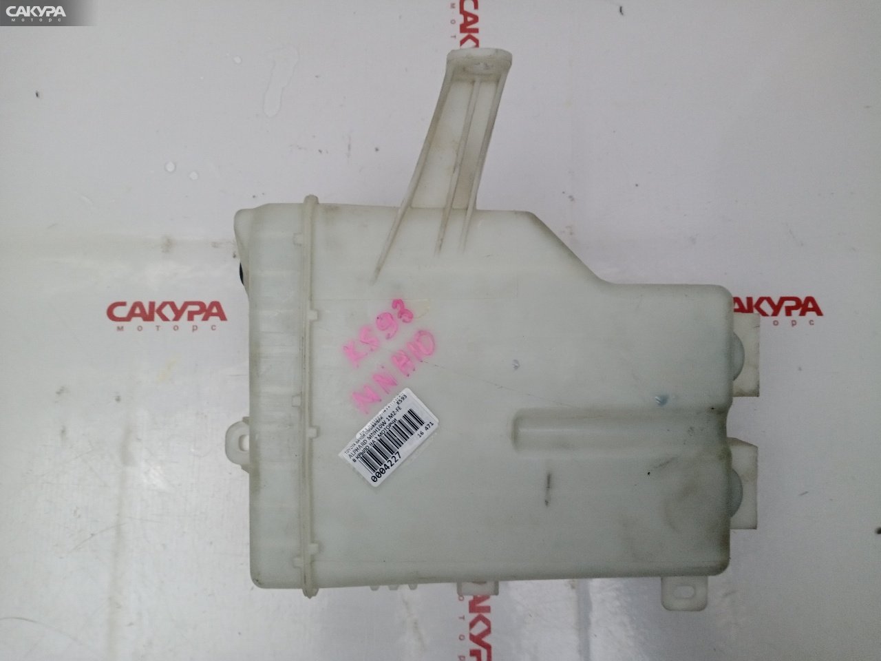 Бачок омывателя Toyota Alphard MNH10W 1MZ-FE: купить в Сакура Красноярск.