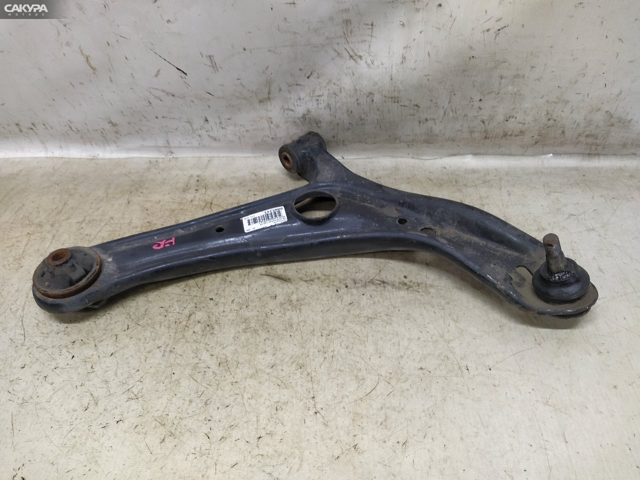 Рычаг подвески передний правый Toyota Vitz SCP10 1SZ-FE: купить в Сакура Красноярск.