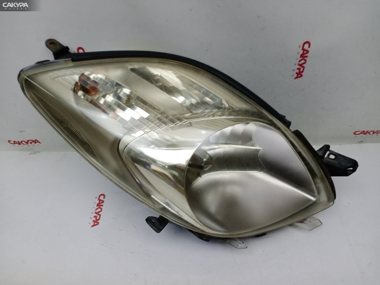 Фара правая Toyota Vitz KSP90 1KR-FE 52-170: купить в Сакура Красноярск.