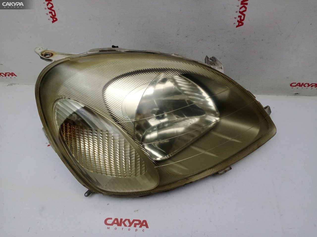 Фара правая Toyota Vitz SCP10 1SZ-FE 52-001: купить в Сакура Красноярск.