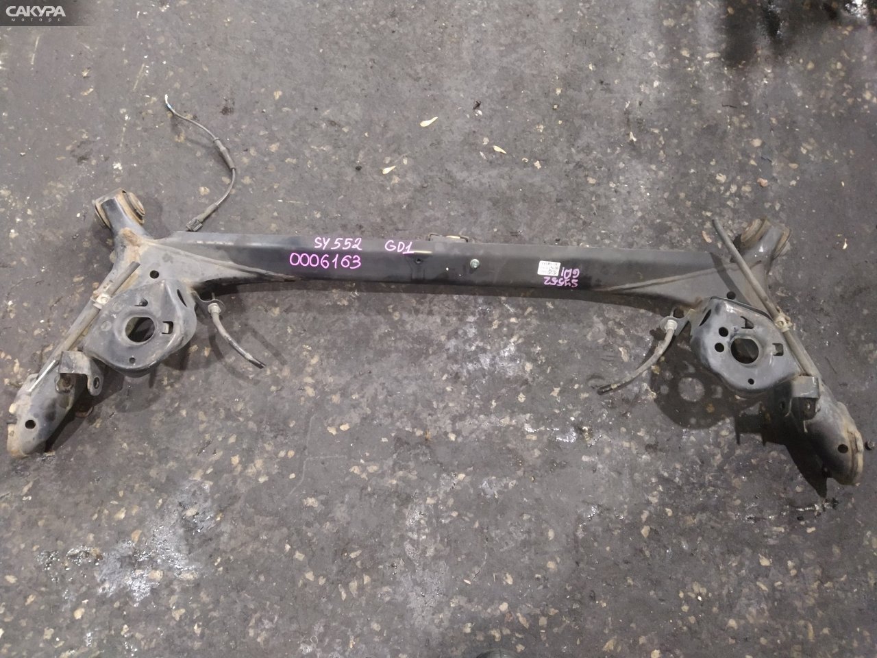 Балка поперечная задняя Honda FIT GD1 L13A: купить в Сакура Красноярск.