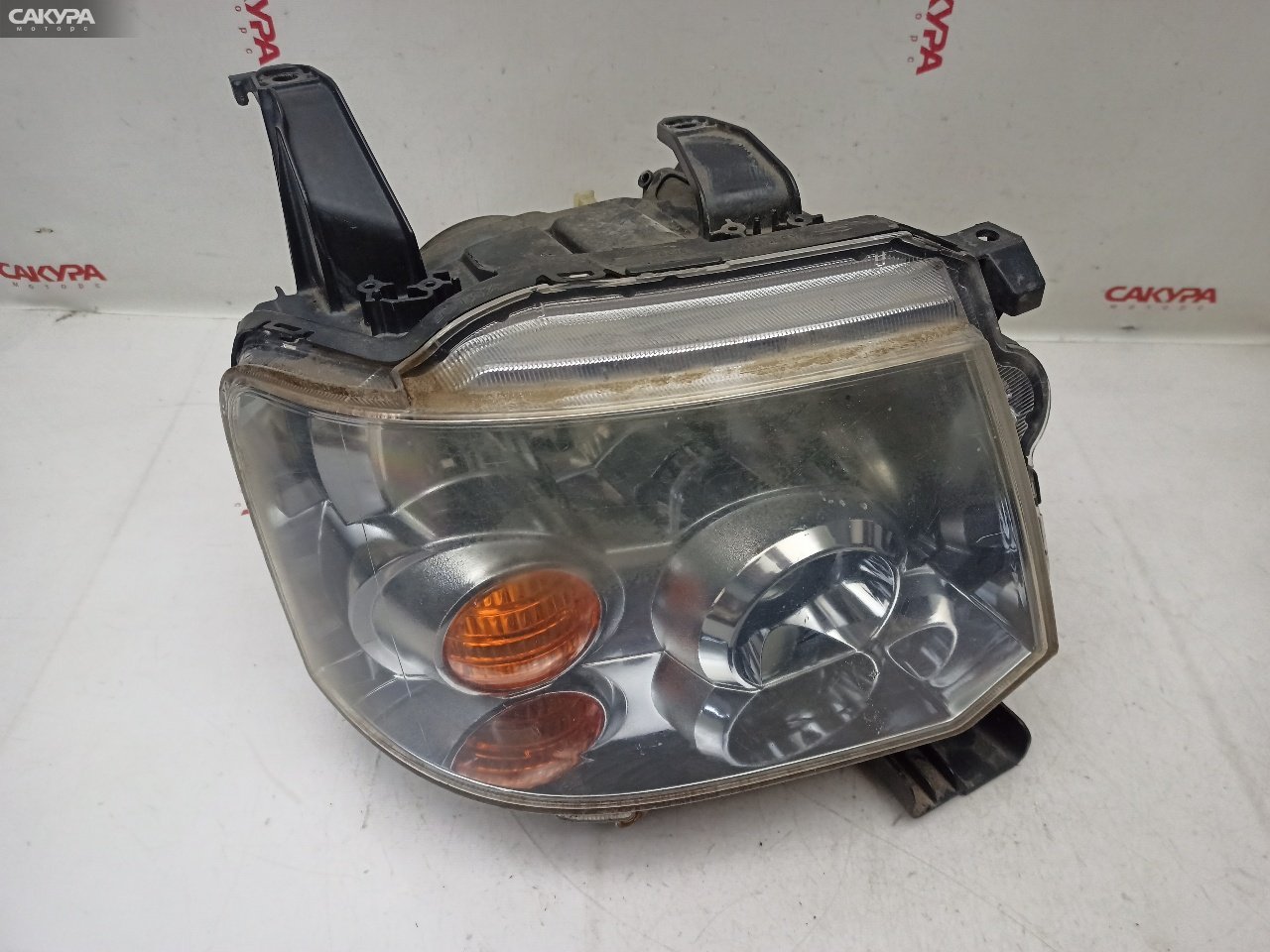 Фара правая Mitsubishi Toppo H82A 3G83 P8619: купить в Сакура Красноярск.