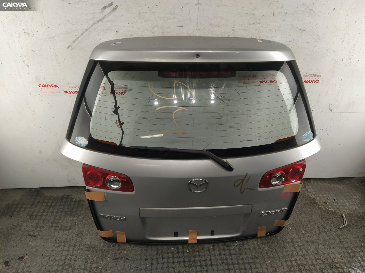 Дверь багажника Mazda Demio DY3W ZJ-VE: купить в Сакура Красноярск.