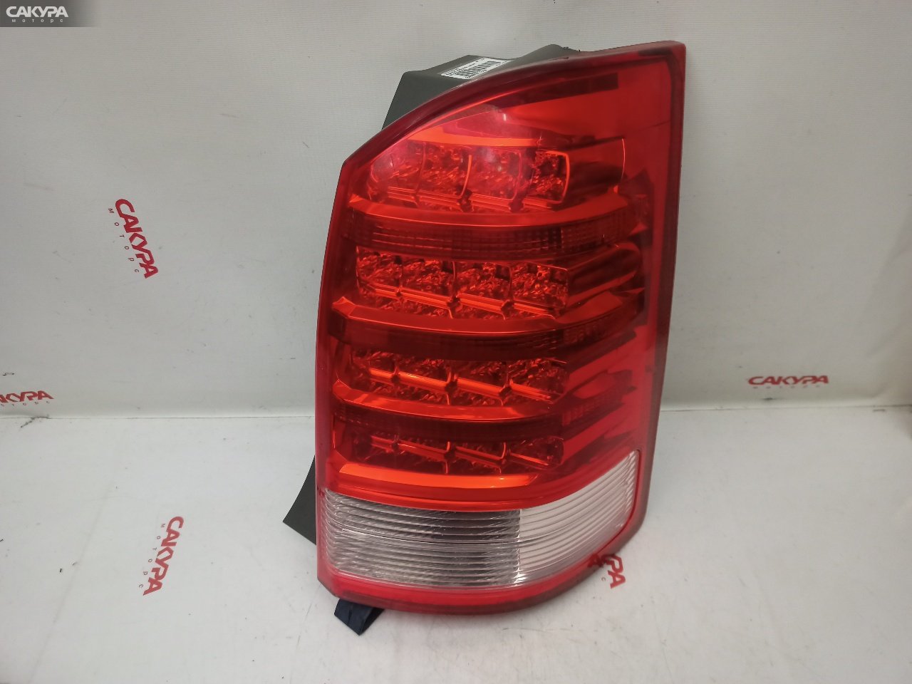 Фонарь стоп-сигнала правый Toyota Wish ZNE10G 1ZZ-FE 68-14: купить в Сакура Красноярск.