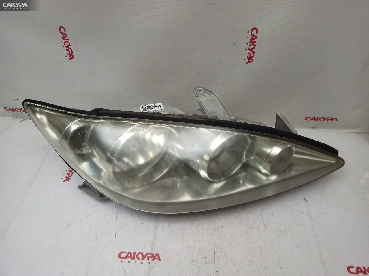 Фара правая Toyota Camry ACV30 2AZ-FE 33-89: купить в Сакура Красноярск.