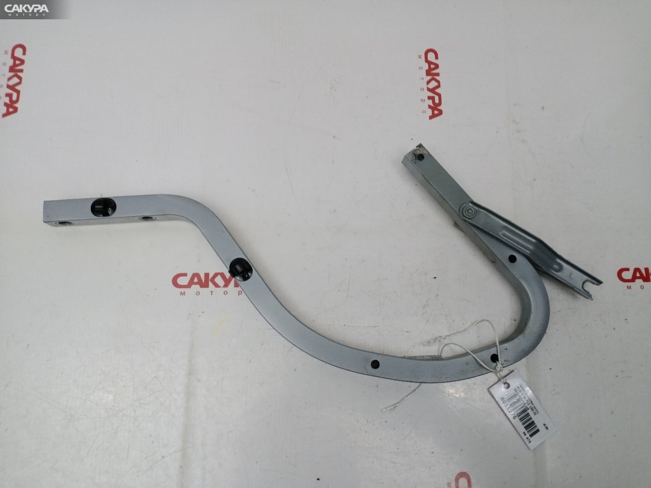 Кронштейн багажника Toyota Platz NCP12 1NZ-FE: купить в Сакура Красноярск.