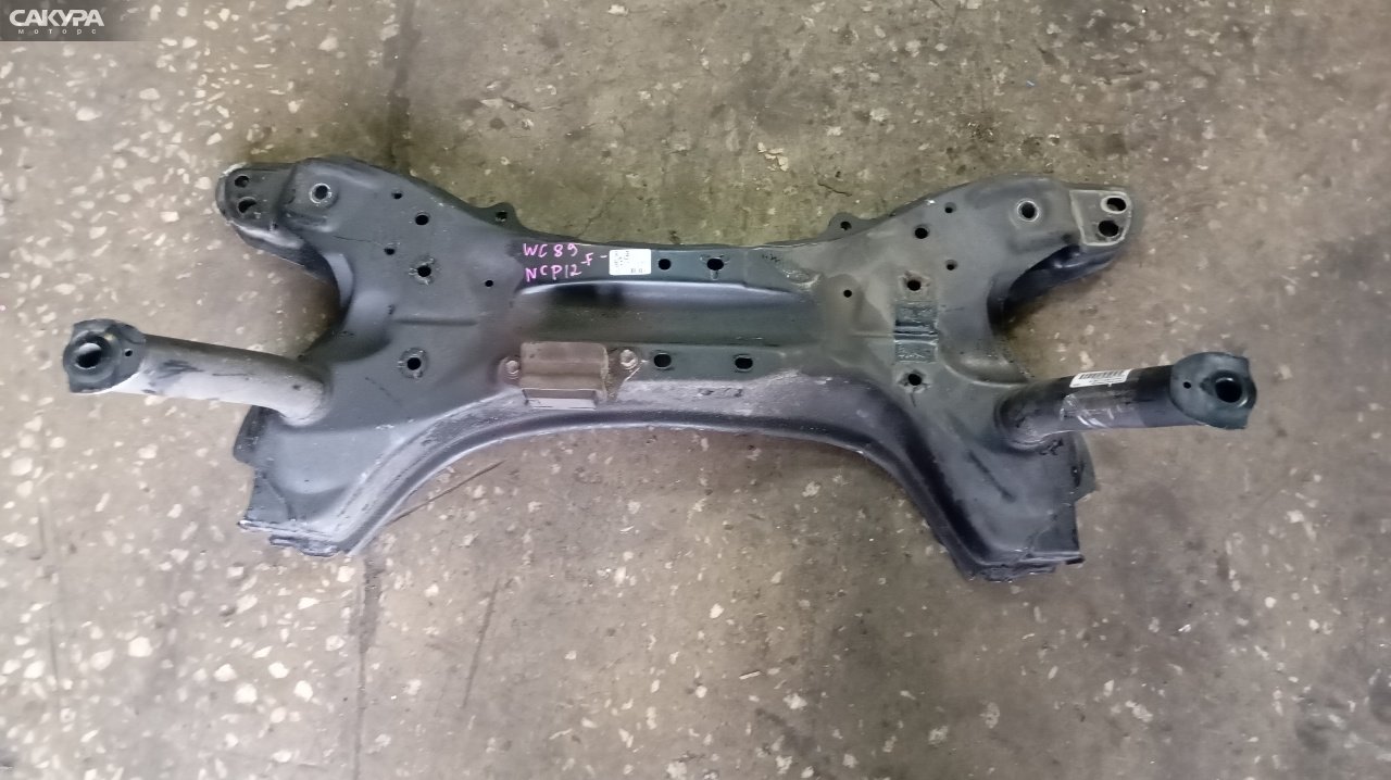 Балка поперечная передняя Toyota Platz NCP12 1NZ-FE: купить в Сакура Красноярск.