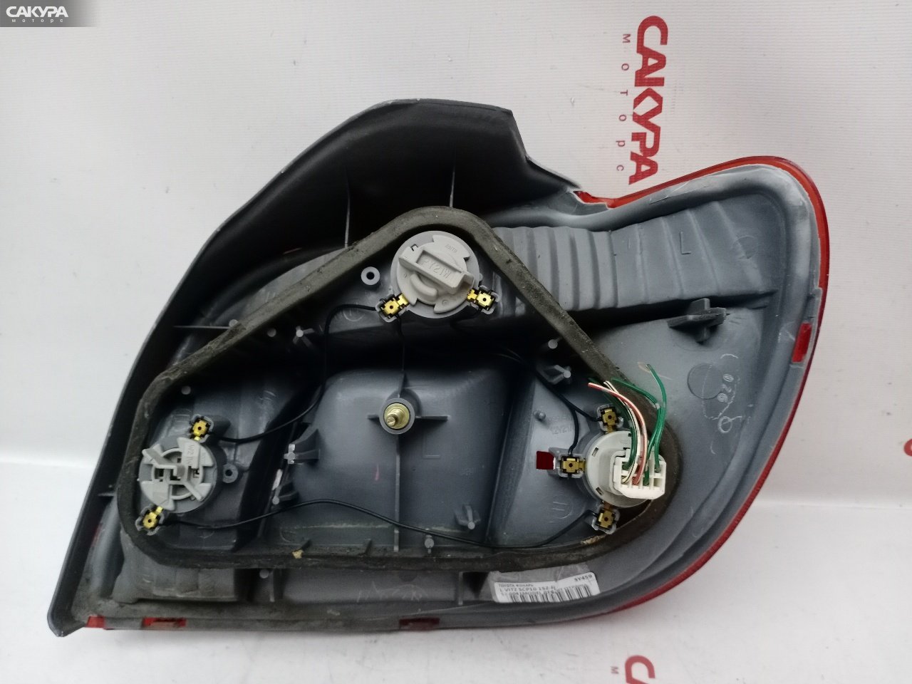 Фонарь стоп-сигнала левый Toyota Vitz SCP10 1SZ-FE 52-004: купить в Сакура Красноярск.