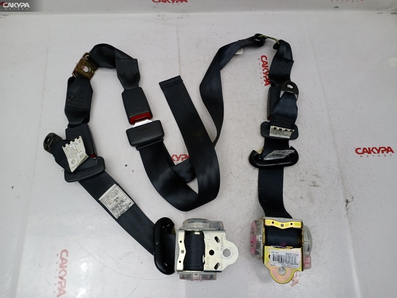 Ремень безопасности задний Toyota Vitz SCP10 1SZ-FE: купить в Сакура Красноярск.