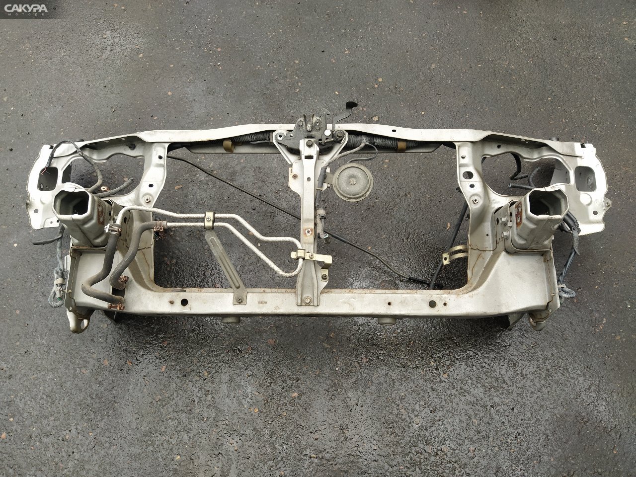 Рамка радиатора Nissan Bluebird EU14 SR18DE: купить в Сакура Красноярск.