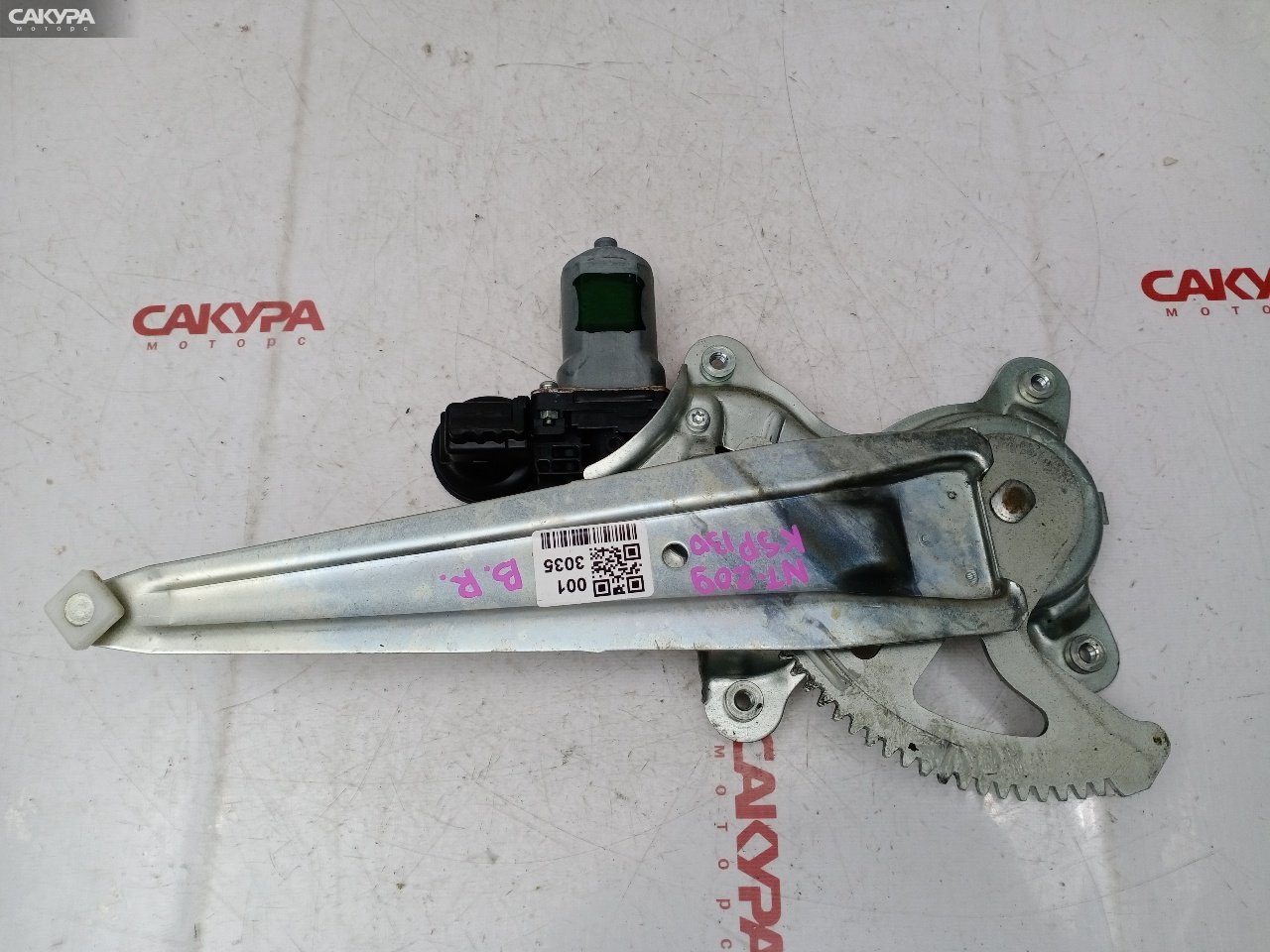 Стеклоподъемник задний правый Toyota Vitz KSP130 1KR-FE: купить в Сакура Красноярск.