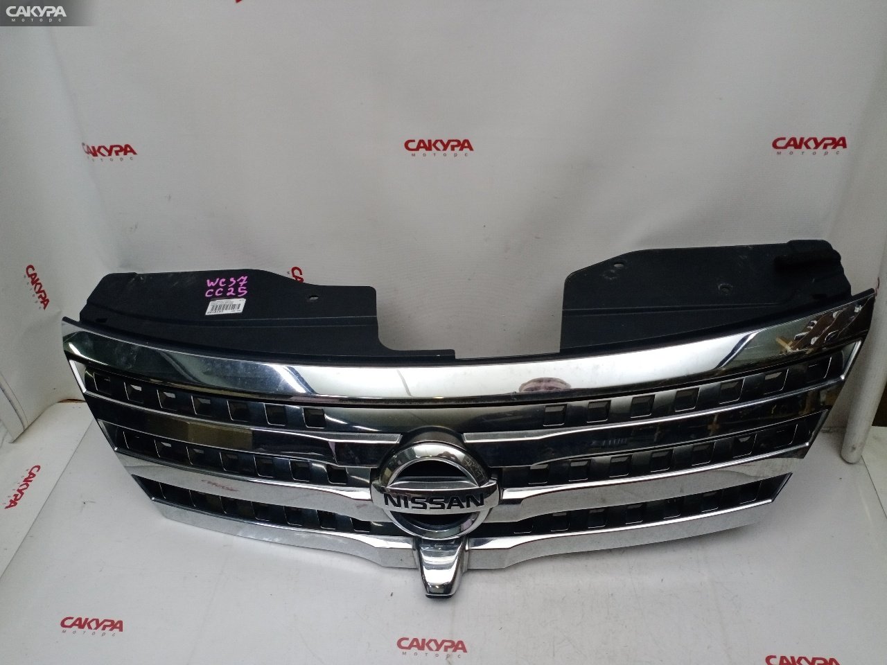 Решетка радиатора Nissan Serena CC25 MR20DE: купить в Сакура Красноярск.